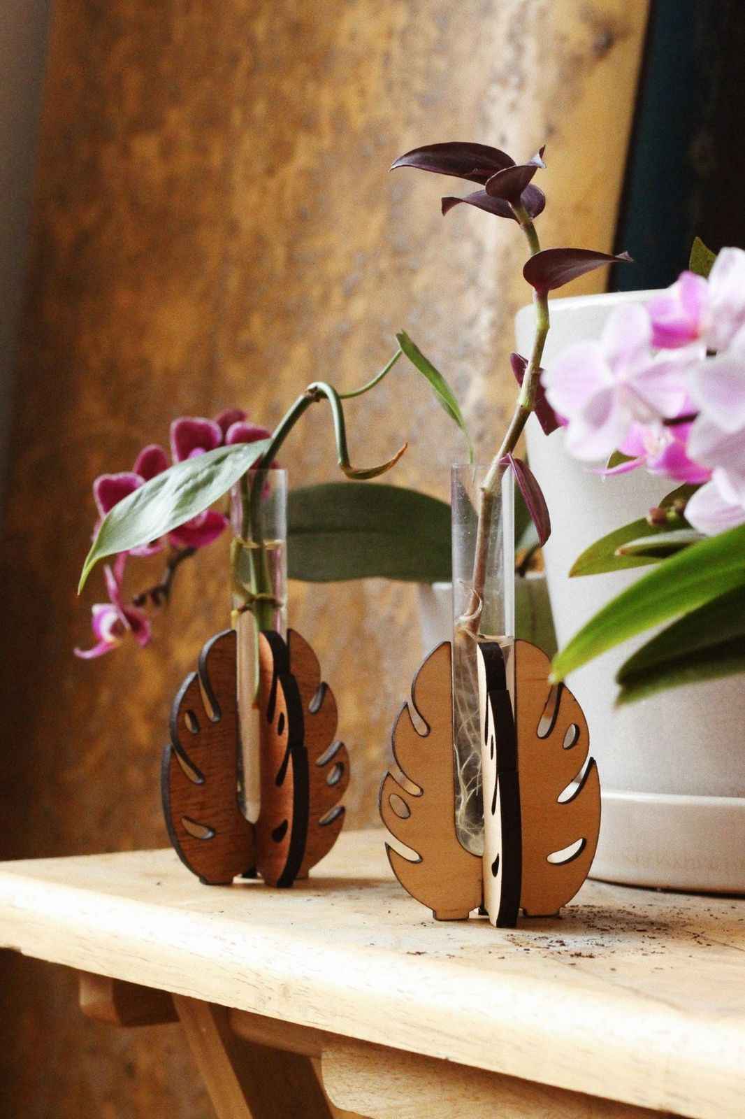 Larger Monstera Leaf Wooden Stand Test Tube Vase – Minimalist Botanical Decor
